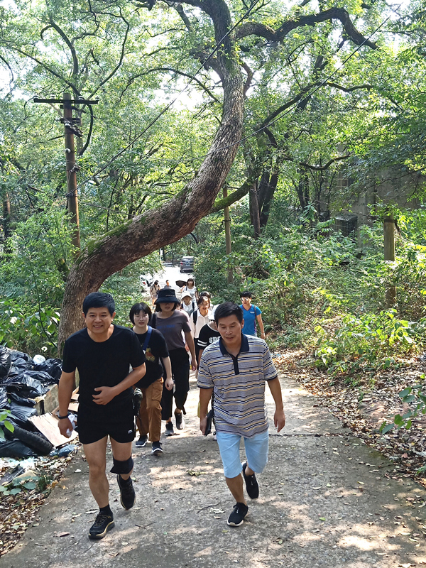 寻找巨匠墓地,做优秀文化的传承者(2)_副本